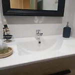 En La Ciudad, Con Patio -parking Gratis Apartamento *