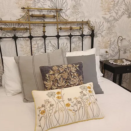 Apartamento En La Ciudad, Con Patio -parking Gratis *